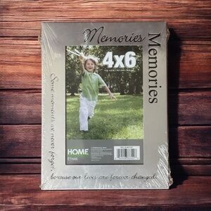 4 X 6 SILVER TONE METAL PICTURE FRAME